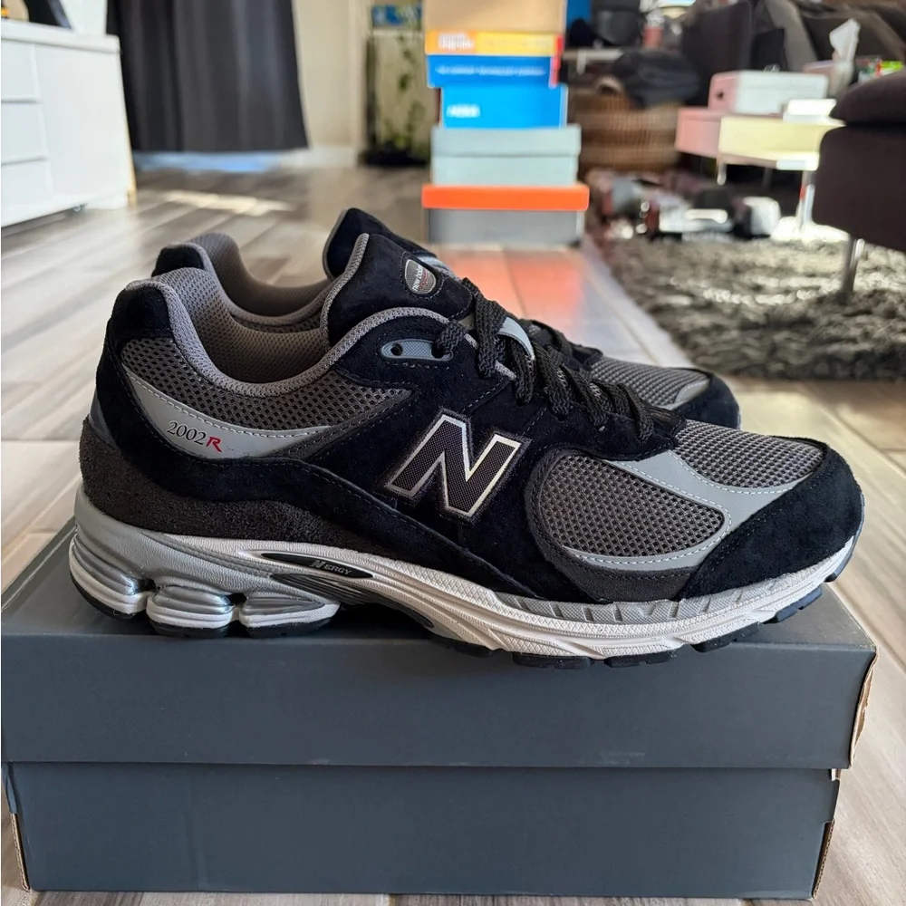 Men's New Balance 2002R Sneakers Shoes - Black Grey U2002RC - Picture 3 of 8